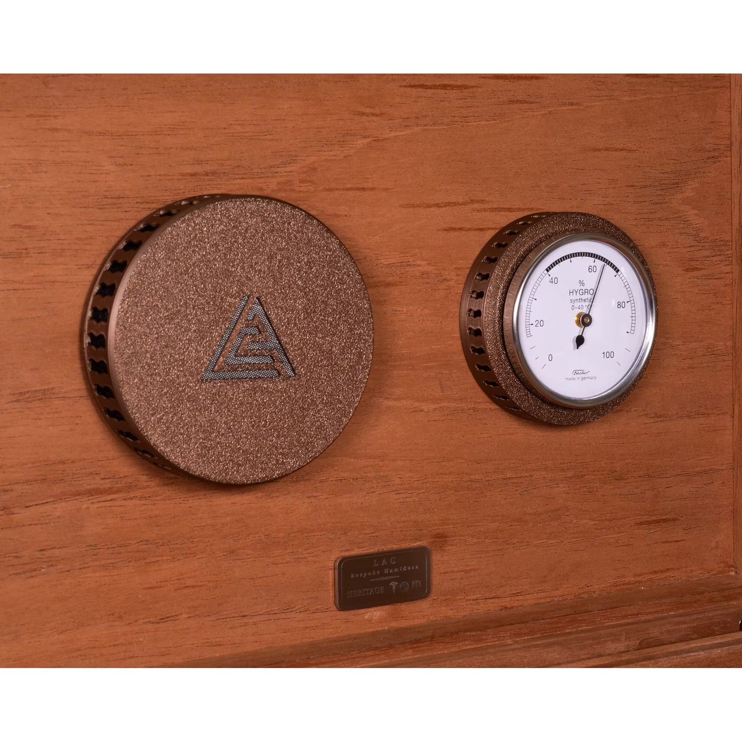Desktop Humidor 75 cigars wood and Ostrich - STRUTHIO Collection Desktop Humidor 75 cigars wood and Ostrich - STRUTHIO Collection