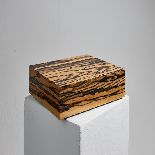 White ebony wood humidor with Hygrometer & Boveda pack, handcrafted cigar case for up to 50 cigars