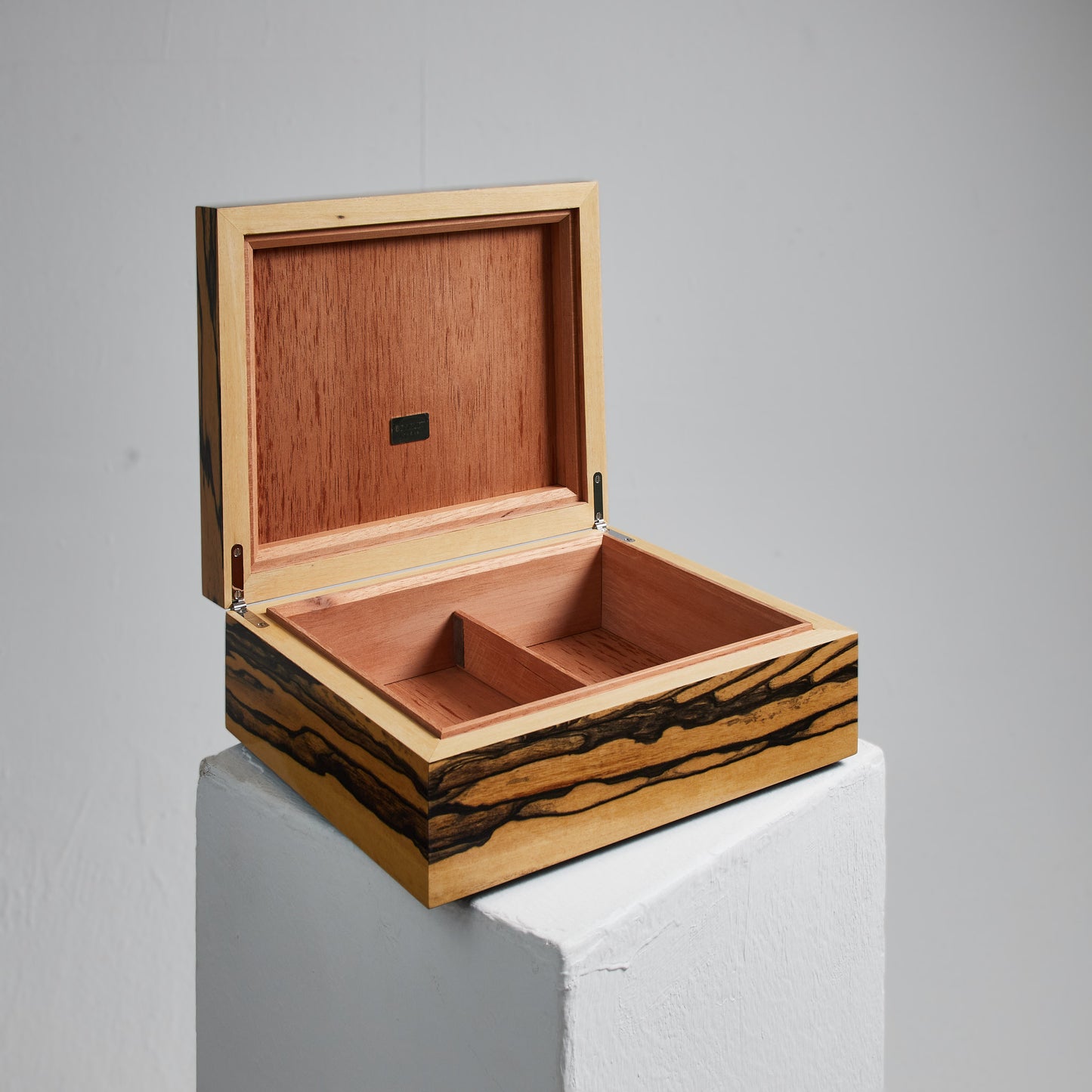 White ebony wood humidor with Hygrometer & Boveda pack, handcrafted cigar case for up to 50 cigars